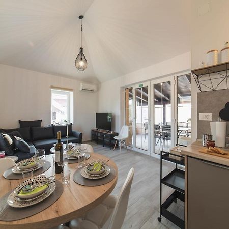 Apartment Fiora Kaštela Eksteriør bilde