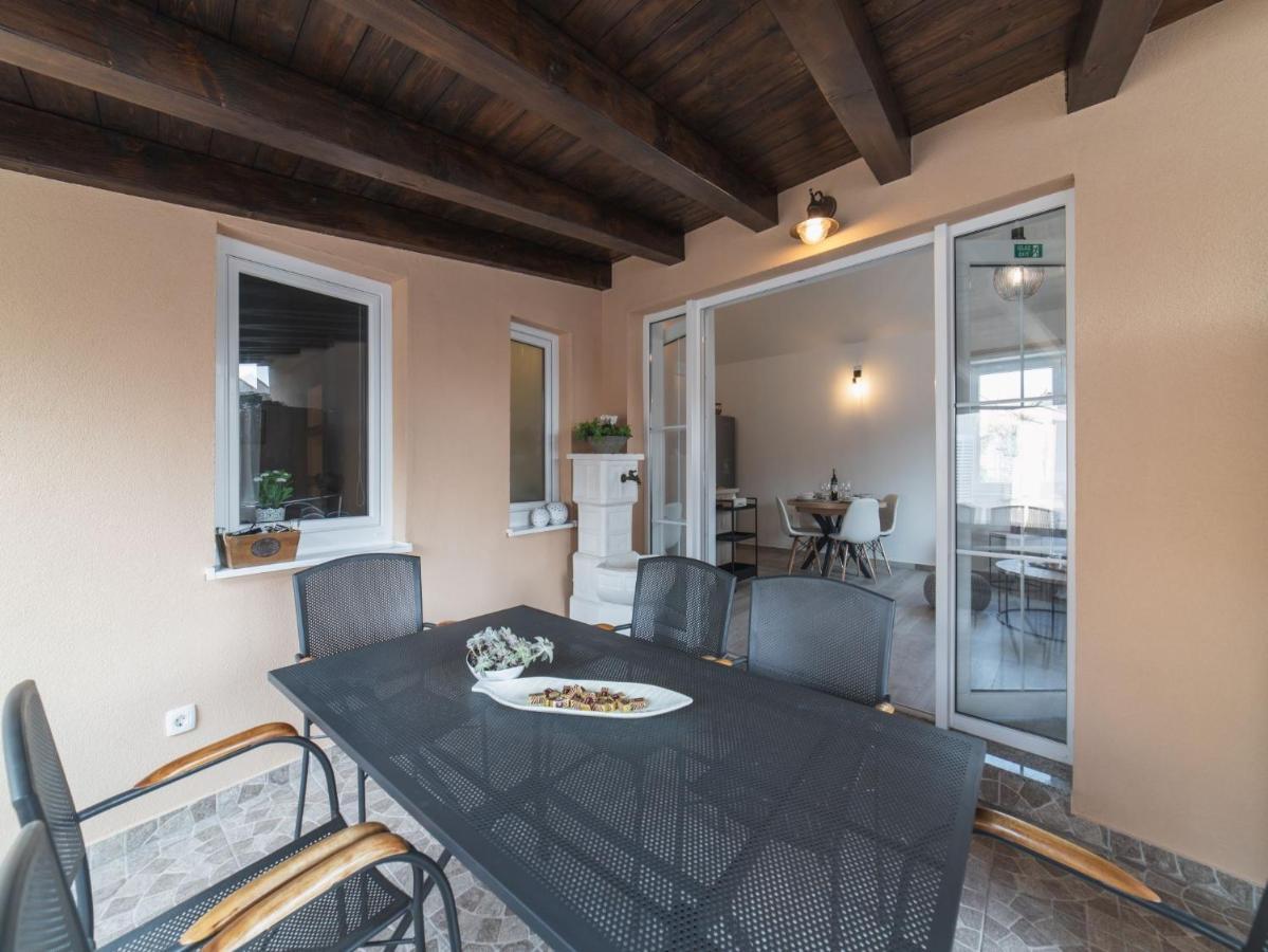 Apartment Fiora Kaštela Eksteriør bilde