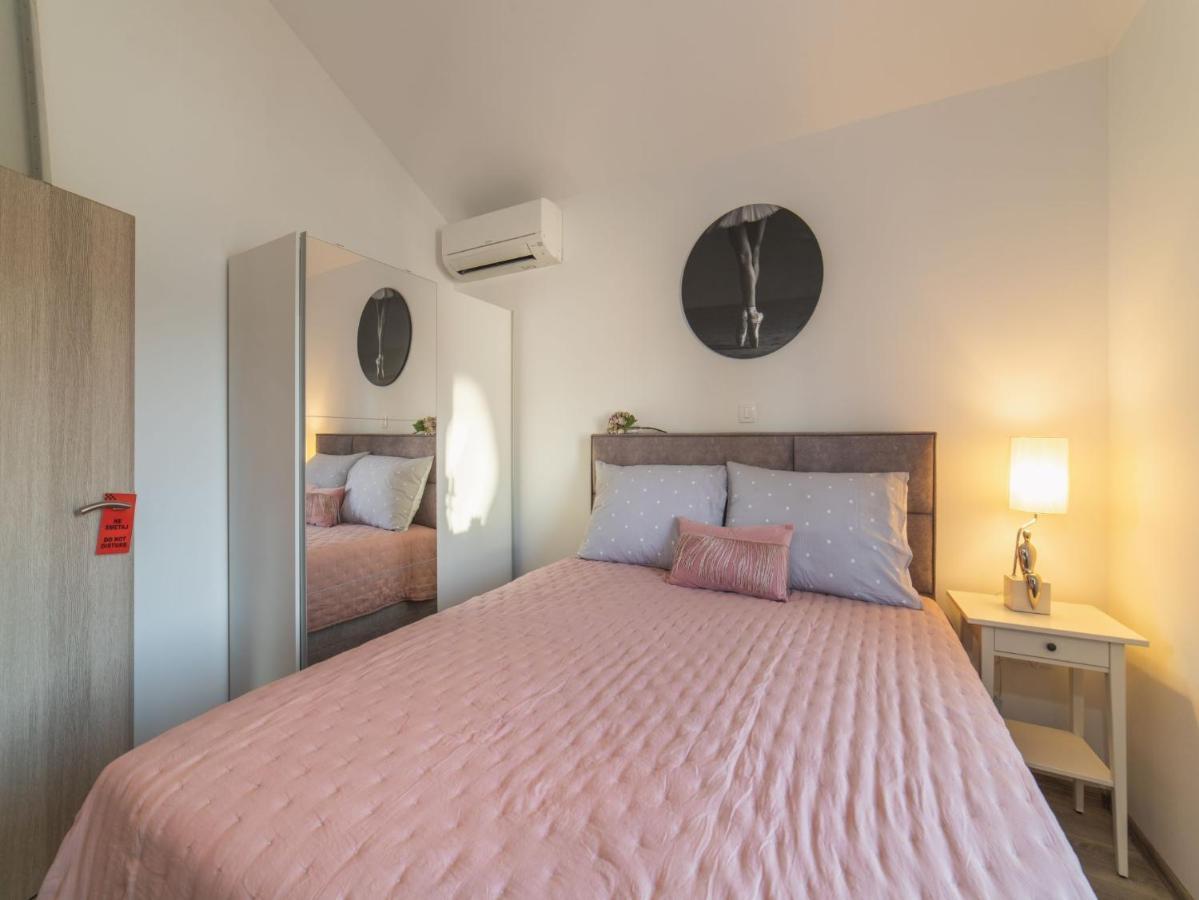 Apartment Fiora Kaštela Eksteriør bilde