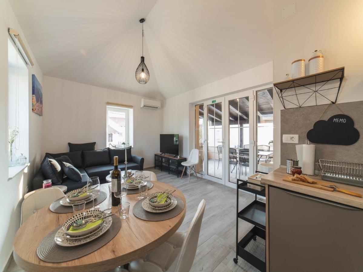 Apartment Fiora Kaštela Eksteriør bilde