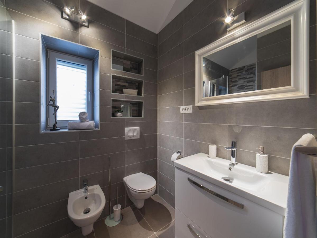 Apartment Fiora Kaštela Eksteriør bilde